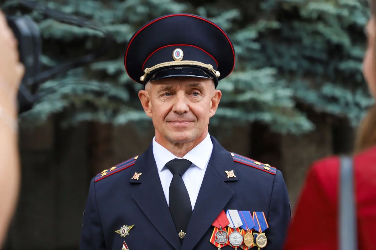 Псковские полицейские приняли присягу в преддверии Дня флага России Псковские полицейские приняли присягу в преддверии Дня флага России