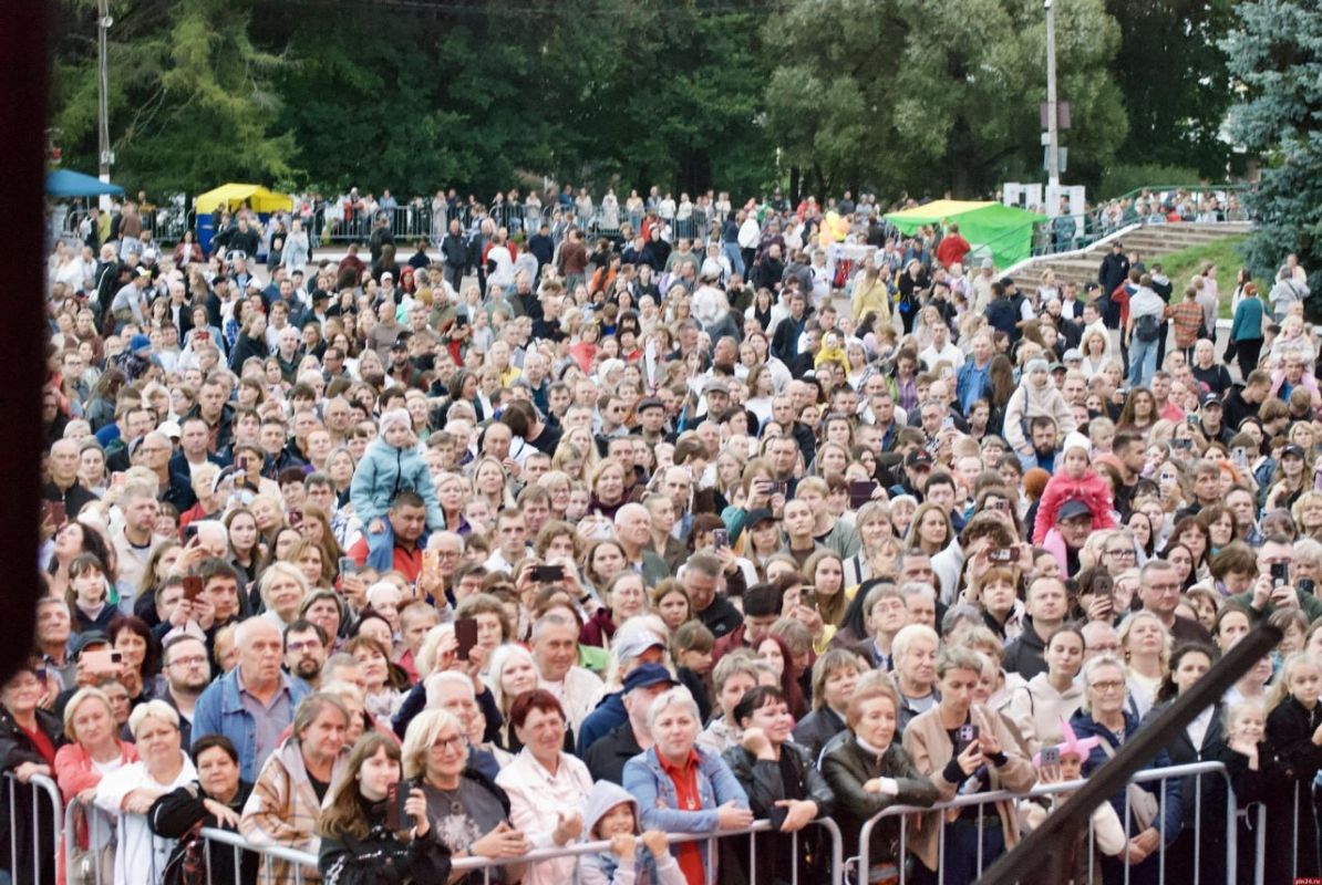 Город, который не сломить: как Великие Луки отметили 860-летие под ливнем, но с огнем в глазах