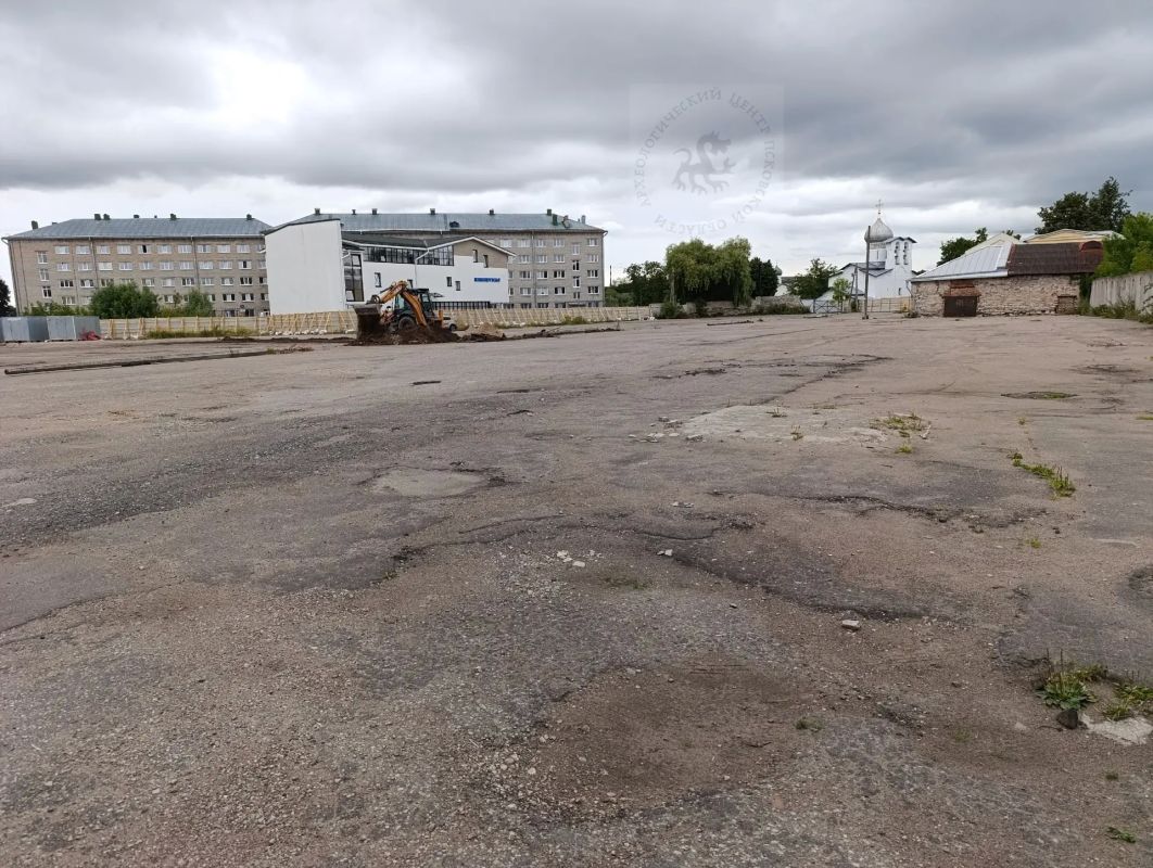 На Старом рынке в Пскове начались археологические раскопки На Старом рынке в Пскове начались археологические раскопки