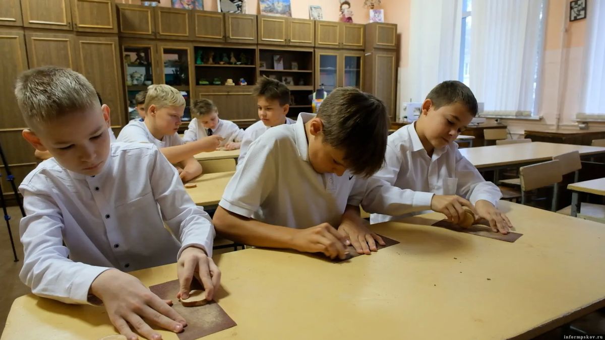 В школах отменят обычные звонки с 1 сентября