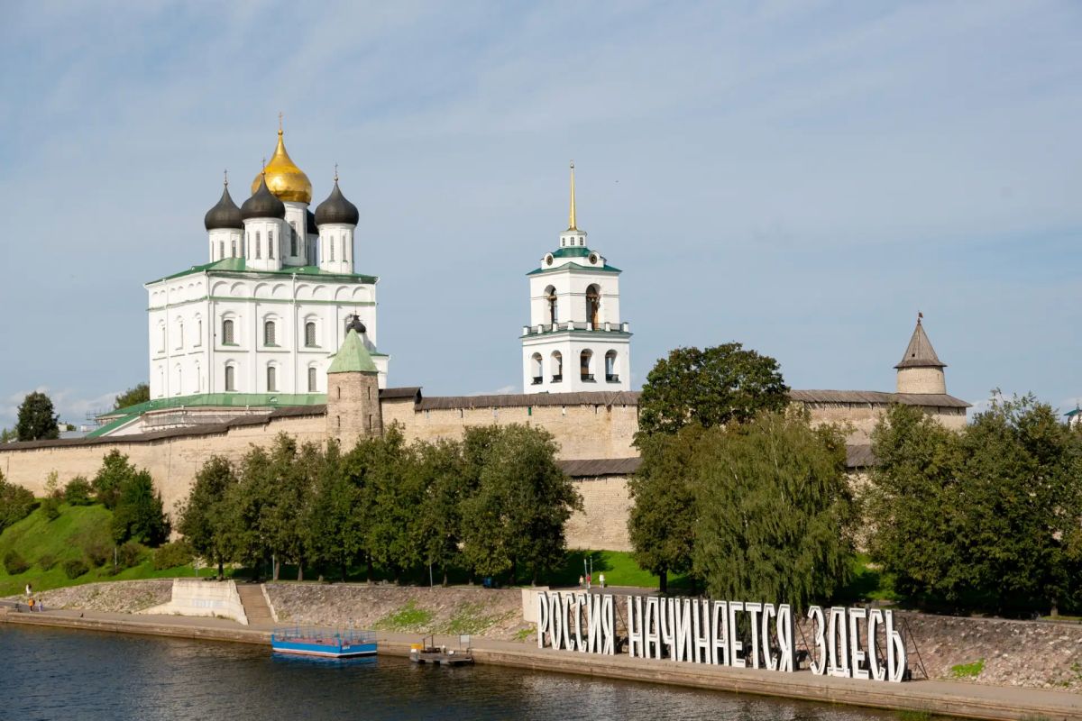 Патриотический форум-фестиваль «Россия начинается здесь» стартует сегодня в Пскове Патриотический форум-фестиваль «Россия начинается здесь» стартует сегодня в Пскове
