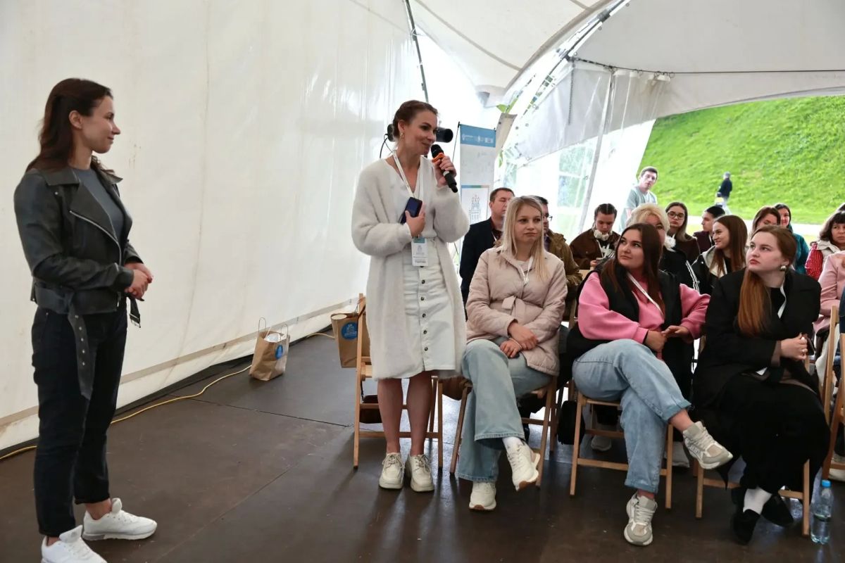 Министр молодежной политики Псковской области Дмитрий Яковлев встретился с участниками патриотического форума-фестиваля «Россия начинается здесь» Министр молодежной политики Псковской области Дмитрий Яковлев встретился с участниками патриотического форума-фестиваля «Россия начинается здесь»
