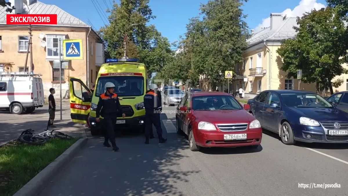 В Пскове, на улице Максима Горького В Пскове, на улице Максима Горького