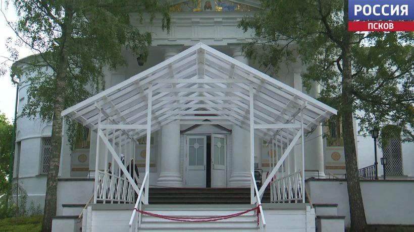 Псково-Печерский монастырь готовится к Успению Пресвятой Богородицы Псково-Печерский монастырь готовится к Успению Пресвятой Богородицы