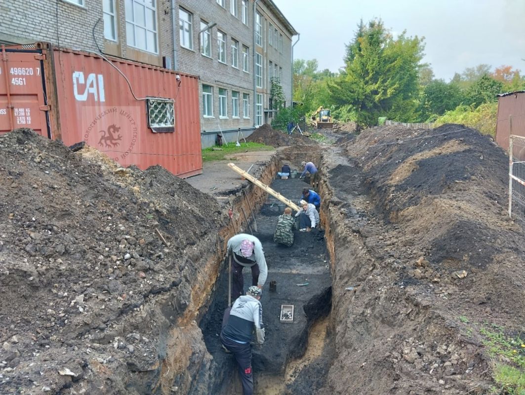 В Пскове на этой неделе начались археологические работы на улице Плехановский посад, которая в историческом прошлом носила название Петровский посад