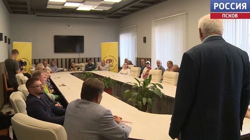 "Проблемы надо решать вместе": Алексей Чепа встретился с жителями Пскова
