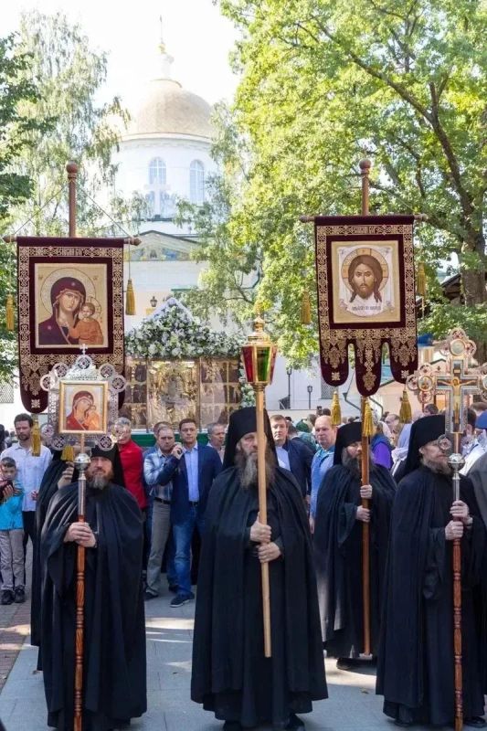 Тысячи паломников со всей России приезжают в обитель на Успение Тысячи паломников со всей России приезжают в обитель на Успение