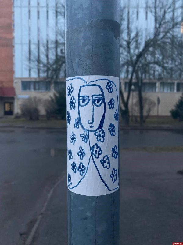 Крохотные ангелы, глиняные снетки и городские монстры: чем живет псковский стрит-арт Крохотные ангелы, глиняные снетки и городские монстры: чем живет псковский стрит-арт