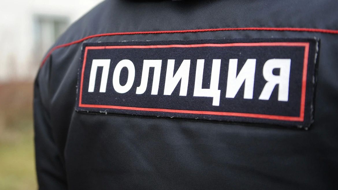 Полиция вычислила домушницу, оставившую шлейф парфюма на месте кражи 1 млн рублей в Великих Луках