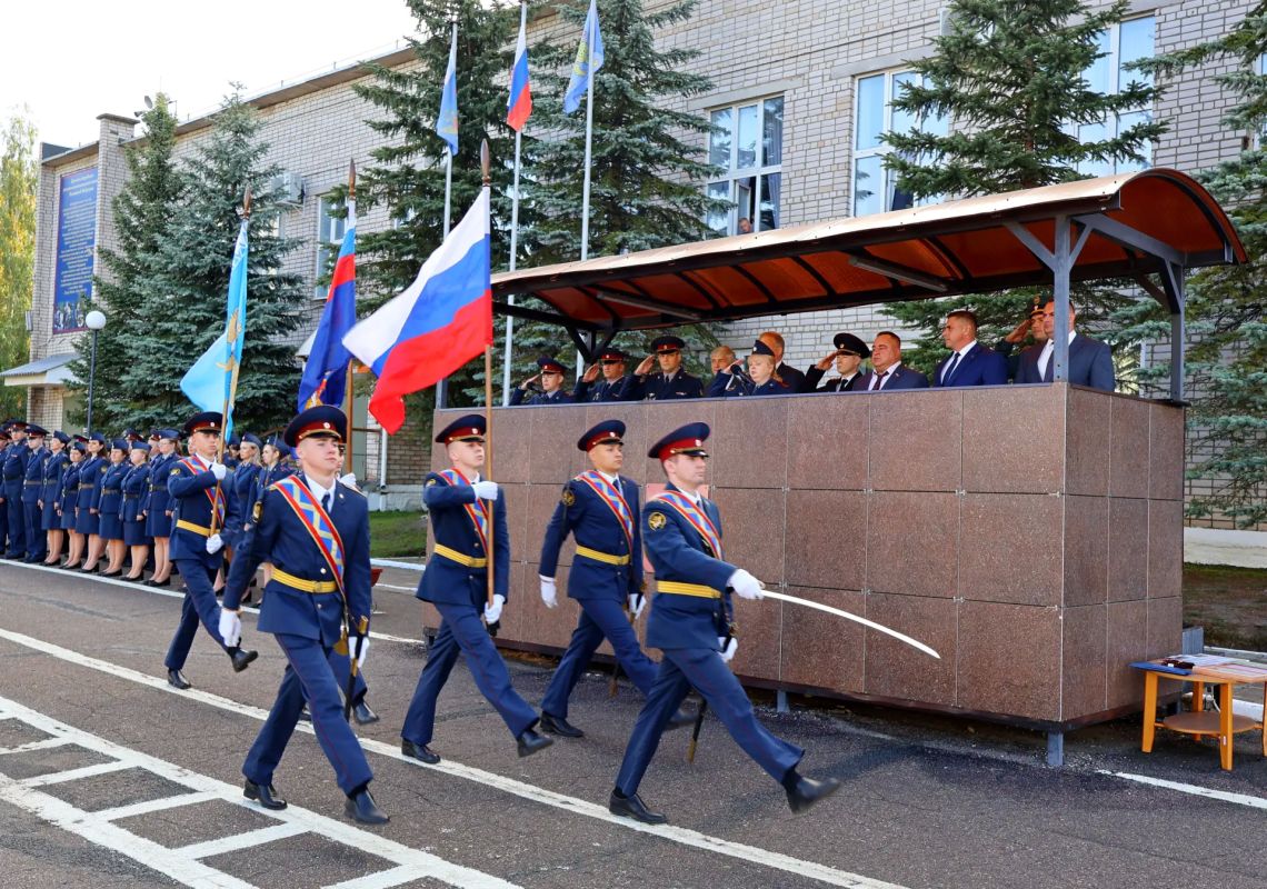 Руководство УФСИН поздравило курсантов и сотрудников Псковского филиала Университета ФСИН России с Днем знаний Руководство УФСИН поздравило курсантов и сотрудников Псковского филиала Университета ФСИН России с Днем знаний