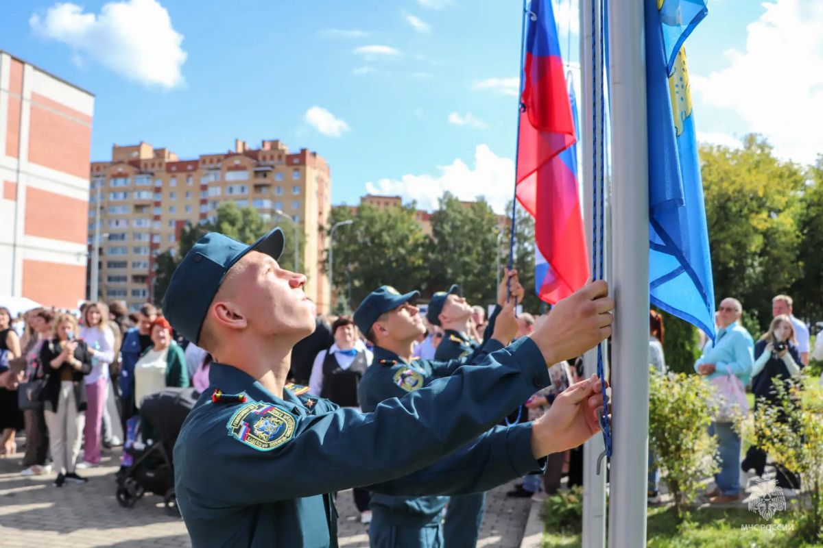 Торжественная линейка в МБОУ «Гимназия № 29», посвященная Дню знаний Торжественная линейка в МБОУ «Гимназия № 29», посвященная Дню знаний