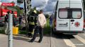 В Пскове автомобиль врезался в опору освещения