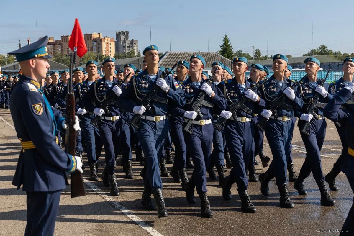 Торжества в честь 87-й годовщины образования 76-й дивизии ВДВ прошли в Псковской области Торжества в честь 87-й годовщины образования 76-й дивизии ВДВ прошли в Псковской области