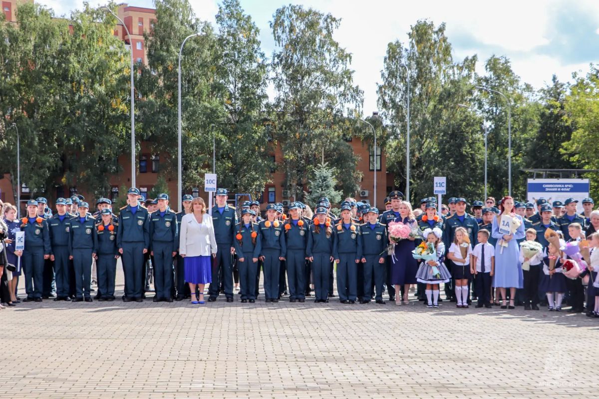 Торжественная линейка в МБОУ «Гимназия № 29», посвященная Дню знаний Торжественная линейка в МБОУ «Гимназия № 29», посвященная Дню знаний