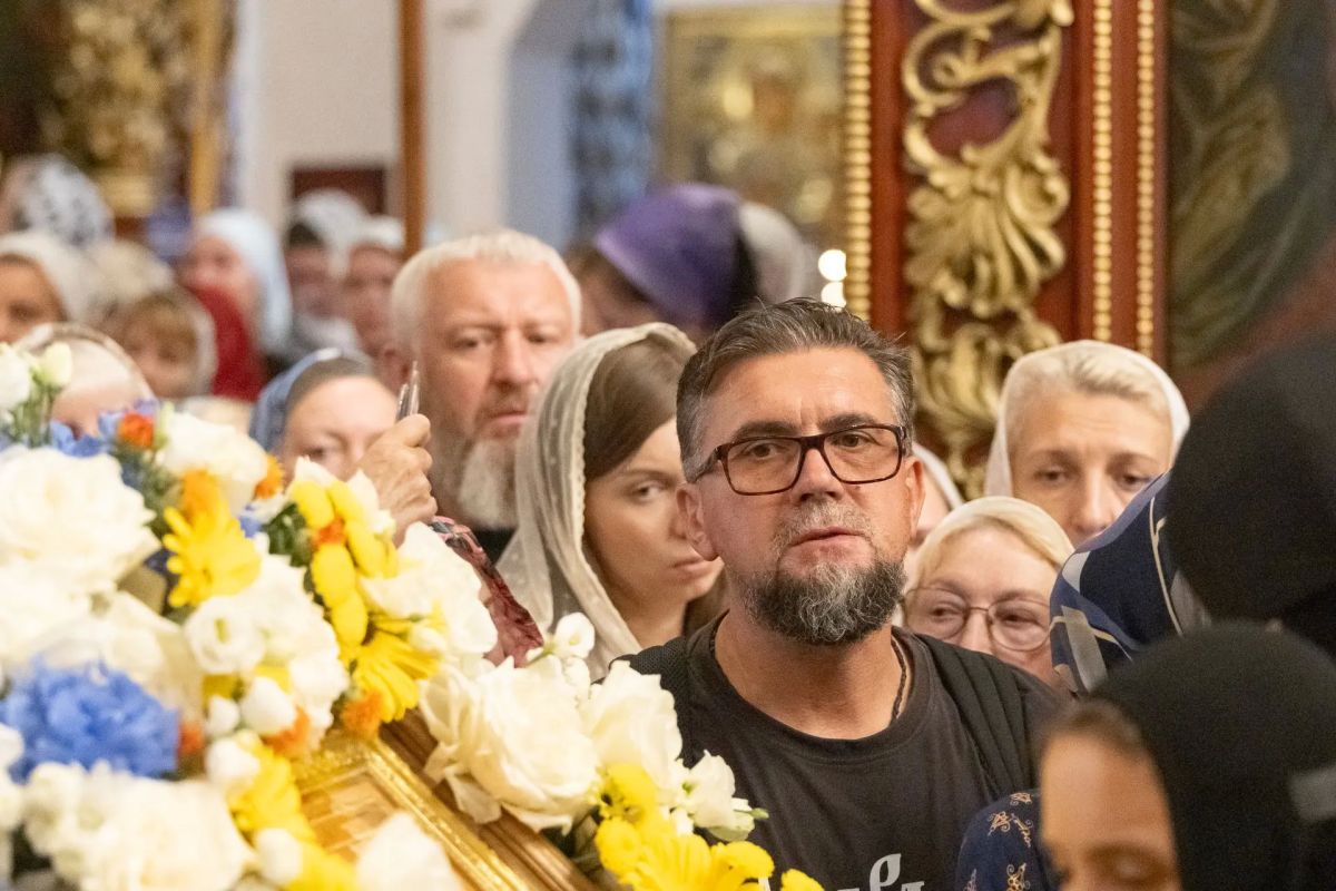 Сегодня у ворот Псковского Кремля духовенство и верующие встретили мощи святителя Спиридона Тримифунтского Сегодня у ворот Псковского Кремля духовенство и верующие встретили мощи святителя Спиридона Тримифунтского