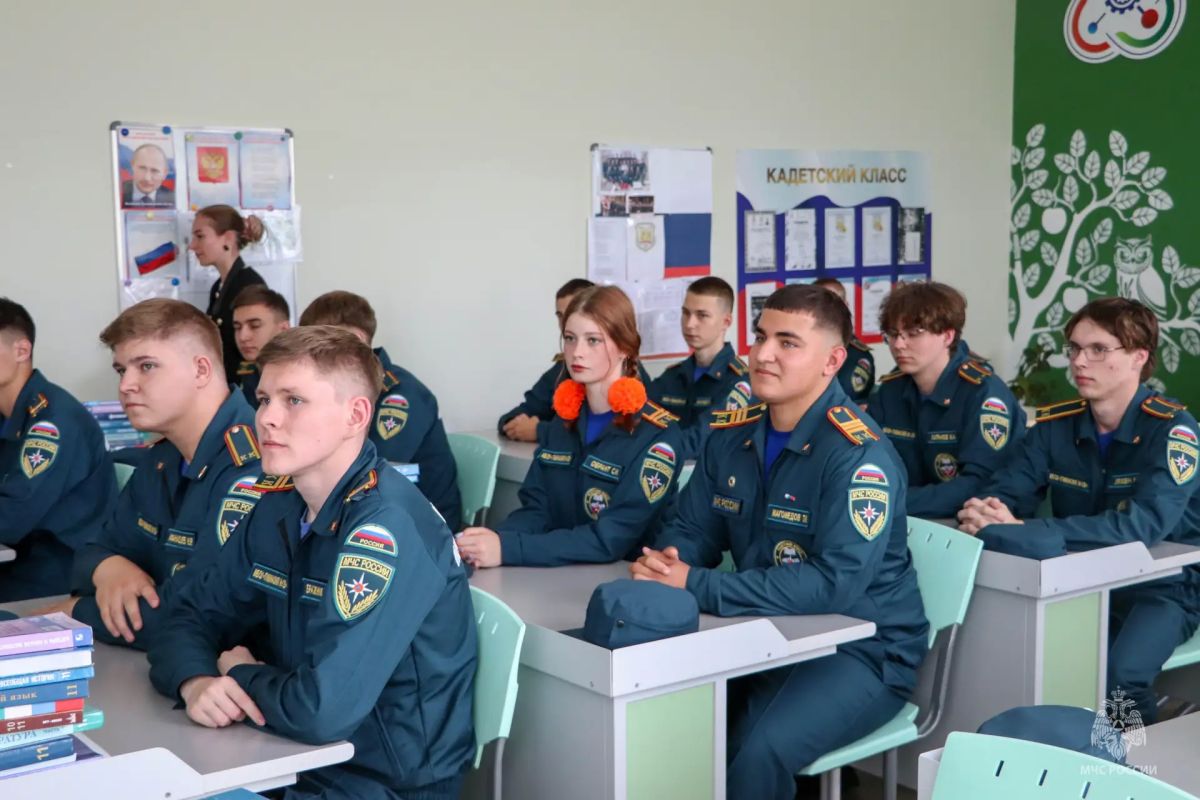 Торжественная линейка в МБОУ «Гимназия № 29», посвященная Дню знаний Торжественная линейка в МБОУ «Гимназия № 29», посвященная Дню знаний