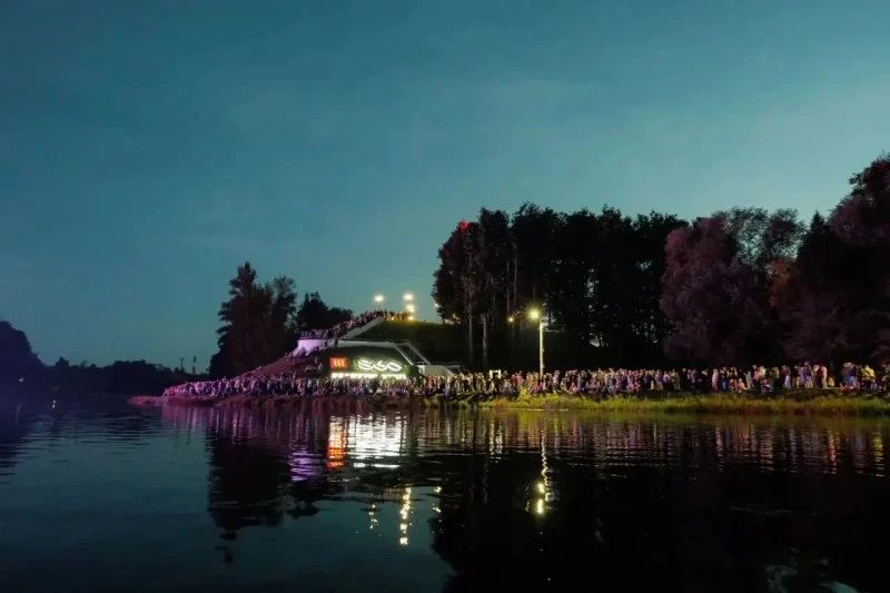 Более 5,5 тыс. человек посетили фестиваль «Музыка на воде», который впервые организовали и провели в Великих Луках Более 5,5 тыс. человек посетили фестиваль «Музыка на воде», который впервые организовали и провели в Великих Луках