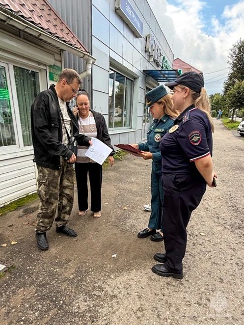 #Профилактика. Сегодня старшим инспектором ОНД и ПР по Опочецкому, Красногородскому и Себежскому районам совместно с социальным педагогом ГКУСО ПО «Центр социального обслуживания Опочецкого района», с сотрудником МО МВД... #Профилактика. Сегодня старшим инспектором ОНД и ПР по Опочецкому, Красногородскому и Себежскому районам совместно с социальным педагогом ГКУСО ПО «Центр социального обслуживания Опочецкого района», с сотрудником МО МВД...