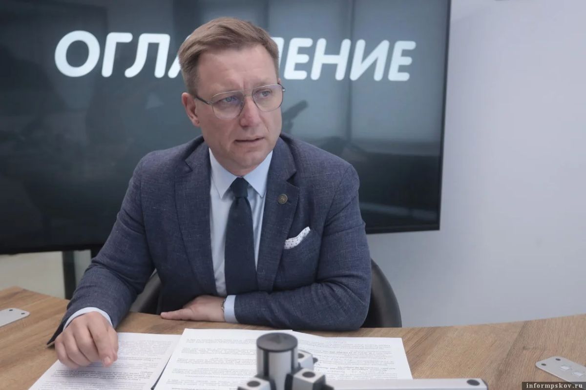 Председатель избирательной комиссии Псковской области Игорь Сопов стал гостем программы «Оглавление» на радиостанции «Серебряный дождь» в Пскове (88.3 FM)