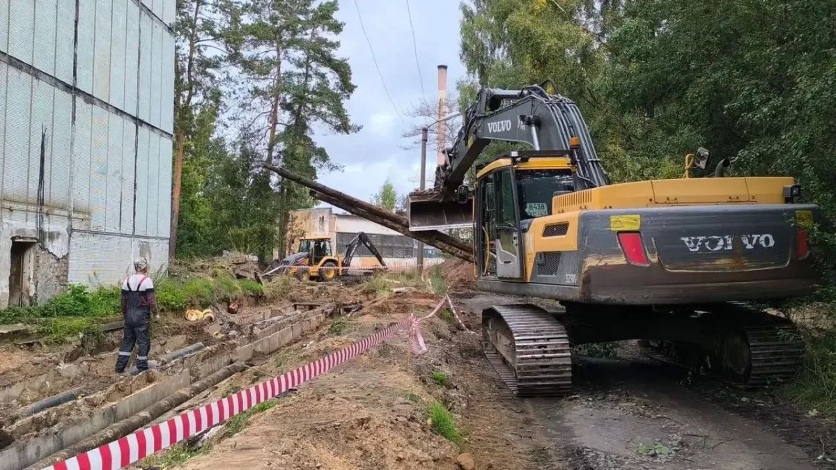 Глава Гдовского округа Вера Алексеева проверила ход ремонта теплотрассы в Смуравьёво и строительства школы Глава Гдовского округа Вера Алексеева проверила ход ремонта теплотрассы в Смуравьёво и строительства школы