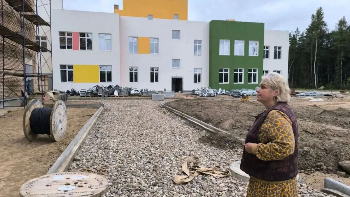 Глава Гдовского округа Вера Алексеева проверила ход ремонта теплотрассы в Смуравьёво и строительства школы Глава Гдовского округа Вера Алексеева проверила ход ремонта теплотрассы в Смуравьёво и строительства школы