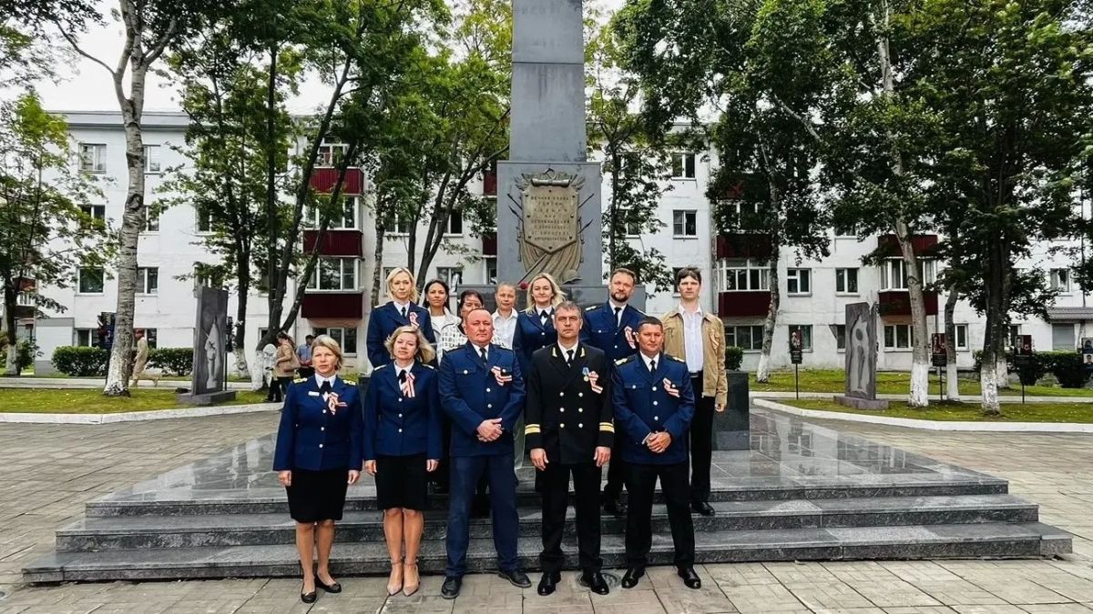 Когда опасность Родине грозит, торговый флот становится военным Когда опасность Родине грозит, торговый флот становится военным