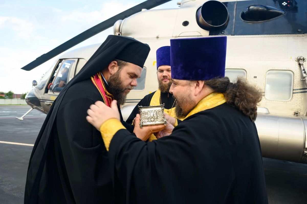 20 тысяч верующих поклонились мощам святителя Спиридона в Пскове 20 тысяч верующих поклонились мощам святителя Спиридона в Пскове