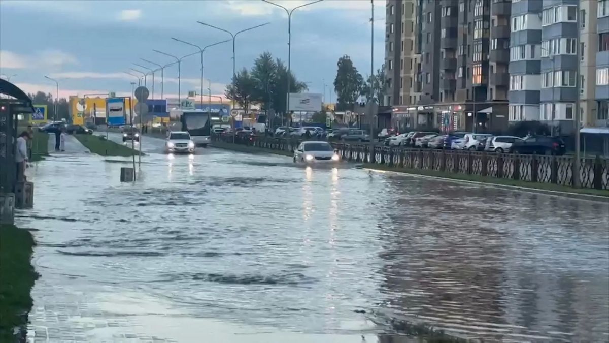 Обильные осадки сегодня вновь превратили Псков в город на воде Обильные осадки сегодня вновь превратили Псков в город на воде