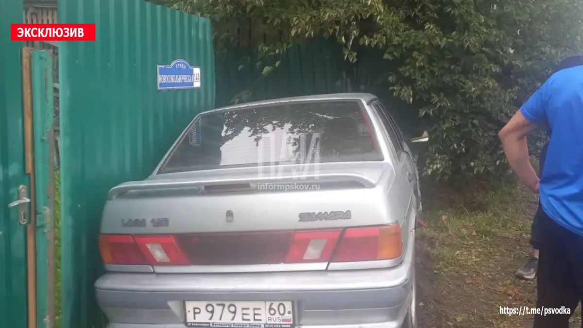 В Великих Луках, на улице Новосокольнической у дома 1, водитель трактора МТЗ-82 не пропустил автомобиль Lada 2115, в результате чего произошло столкновение В Великих Луках, на улице Новосокольнической у дома 1, водитель трактора МТЗ-82 не пропустил автомобиль Lada 2115, в результате чего произошло столкновение
