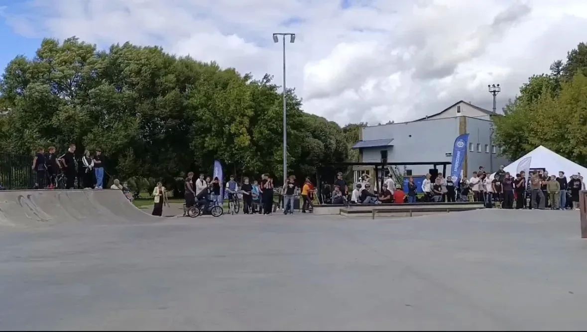 Фестиваль уличной культуры и спорта прошёл на острове Дятлинка в Великих Луках Фестиваль уличной культуры и спорта прошёл на острове Дятлинка в Великих Луках
