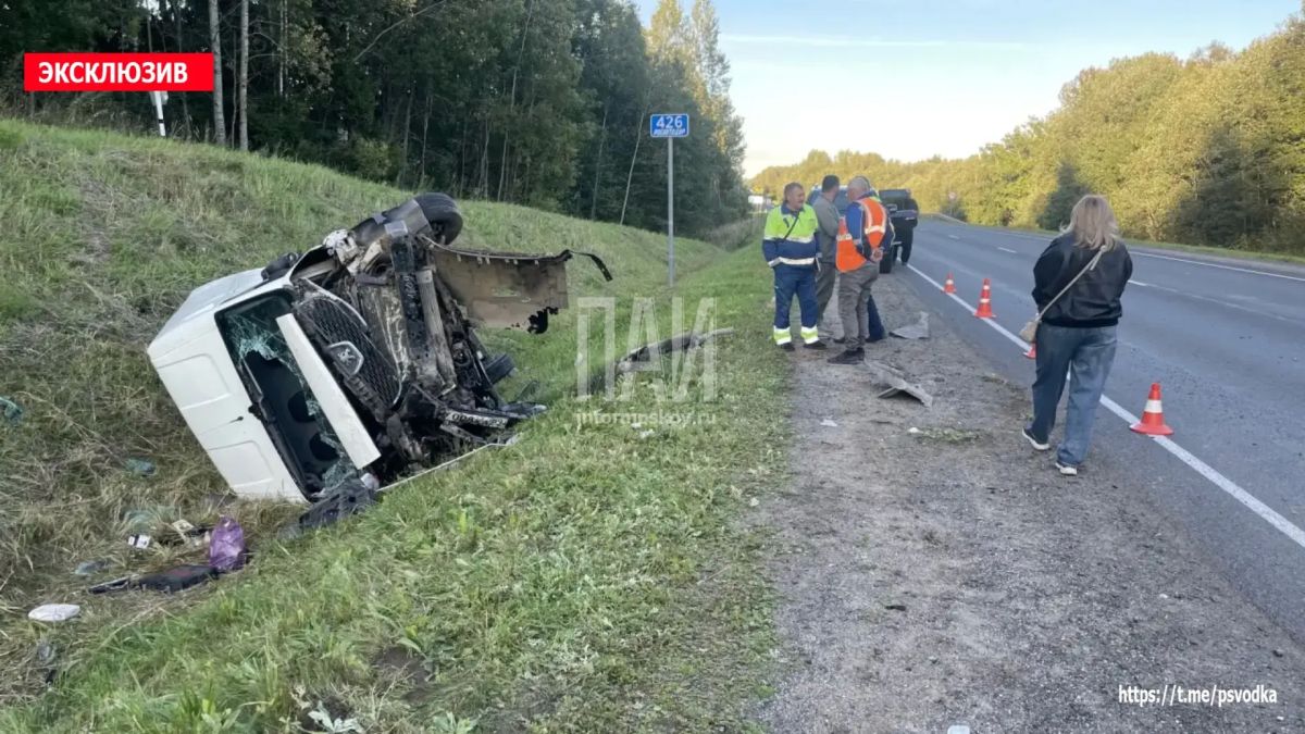 В Великолукском районе, на 427-м километре трассы М-9 «Балтия», водитель автомобиля Renault Boxer, мужчина 2006 года рождения, не справился с управлением и вылетел в кювет В Великолукском районе, на 427-м километре трассы М-9 «Балтия», водитель автомобиля Renault Boxer, мужчина 2006 года рождения, не справился с управлением и вылетел в кювет