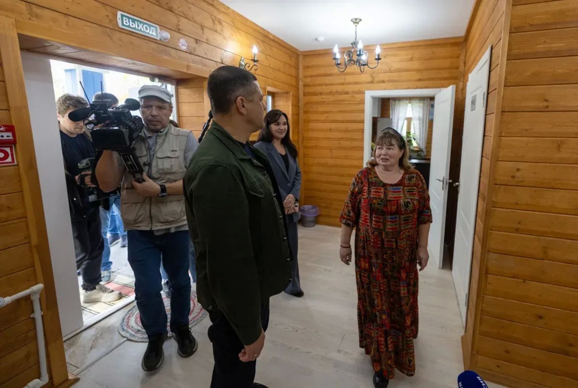 Губернатор Михаил Ведерников в ходе рабочего выезда в Усвятский район посетил сельский Дом культуры в деревне Церковище - филиал районного центра культуры Губернатор Михаил Ведерников в ходе рабочего выезда в Усвятский район посетил сельский Дом культуры в деревне Церковище - филиал районного центра культуры