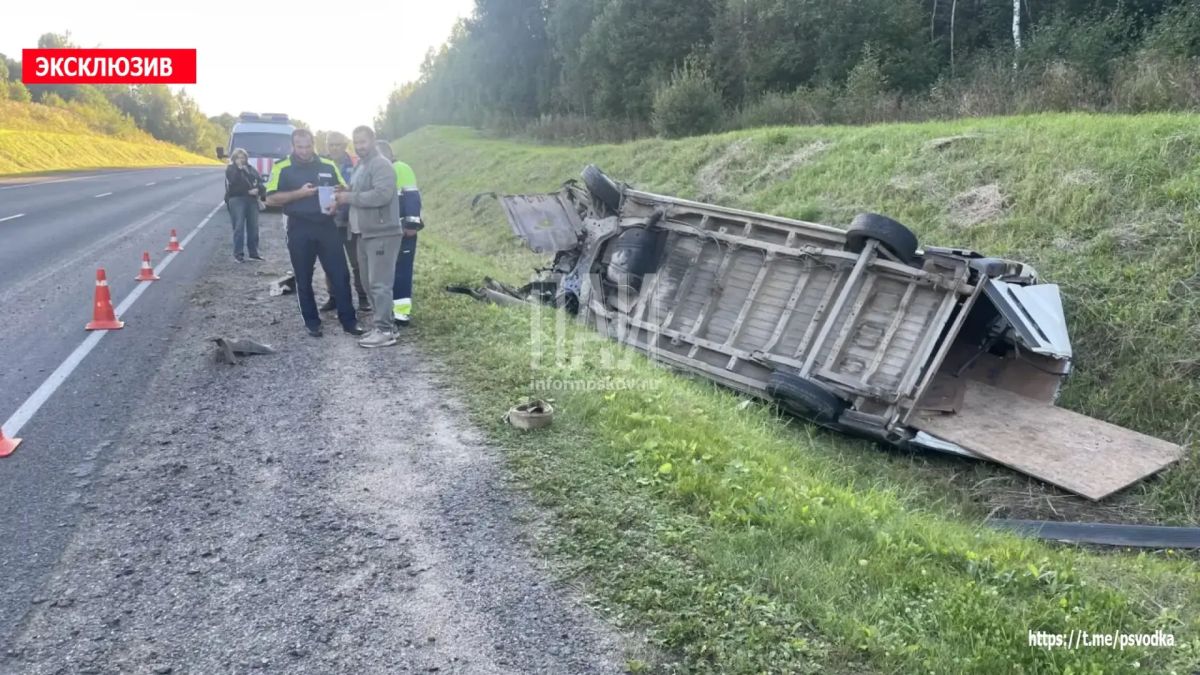 В Великолукском районе, на 427-м километре трассы М-9 «Балтия», водитель автомобиля Renault Boxer, мужчина 2006 года рождения, не справился с управлением и вылетел в кювет В Великолукском районе, на 427-м километре трассы М-9 «Балтия», водитель автомобиля Renault Boxer, мужчина 2006 года рождения, не справился с управлением и вылетел в кювет