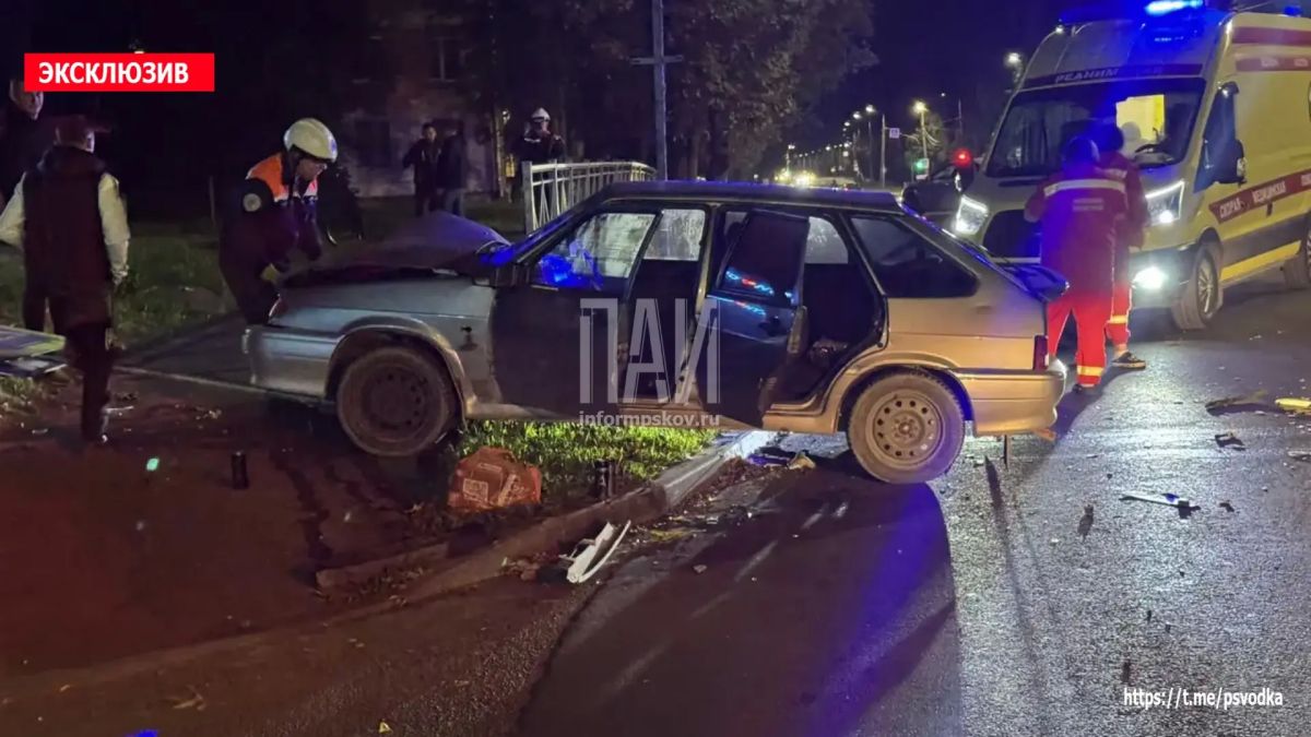 В Пскове, на улице Мирной 11, произошло столкновение автомобилей Lada Largus и ВАЗ-2114 В Пскове, на улице Мирной 11, произошло столкновение автомобилей Lada Largus и ВАЗ-2114