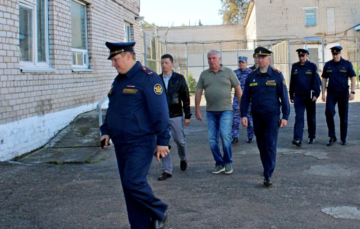 Члены ОНК Псковской области проверили готовность избирательных участков в исправительных центрах Члены ОНК Псковской области проверили готовность избирательных участков в исправительных центрах
