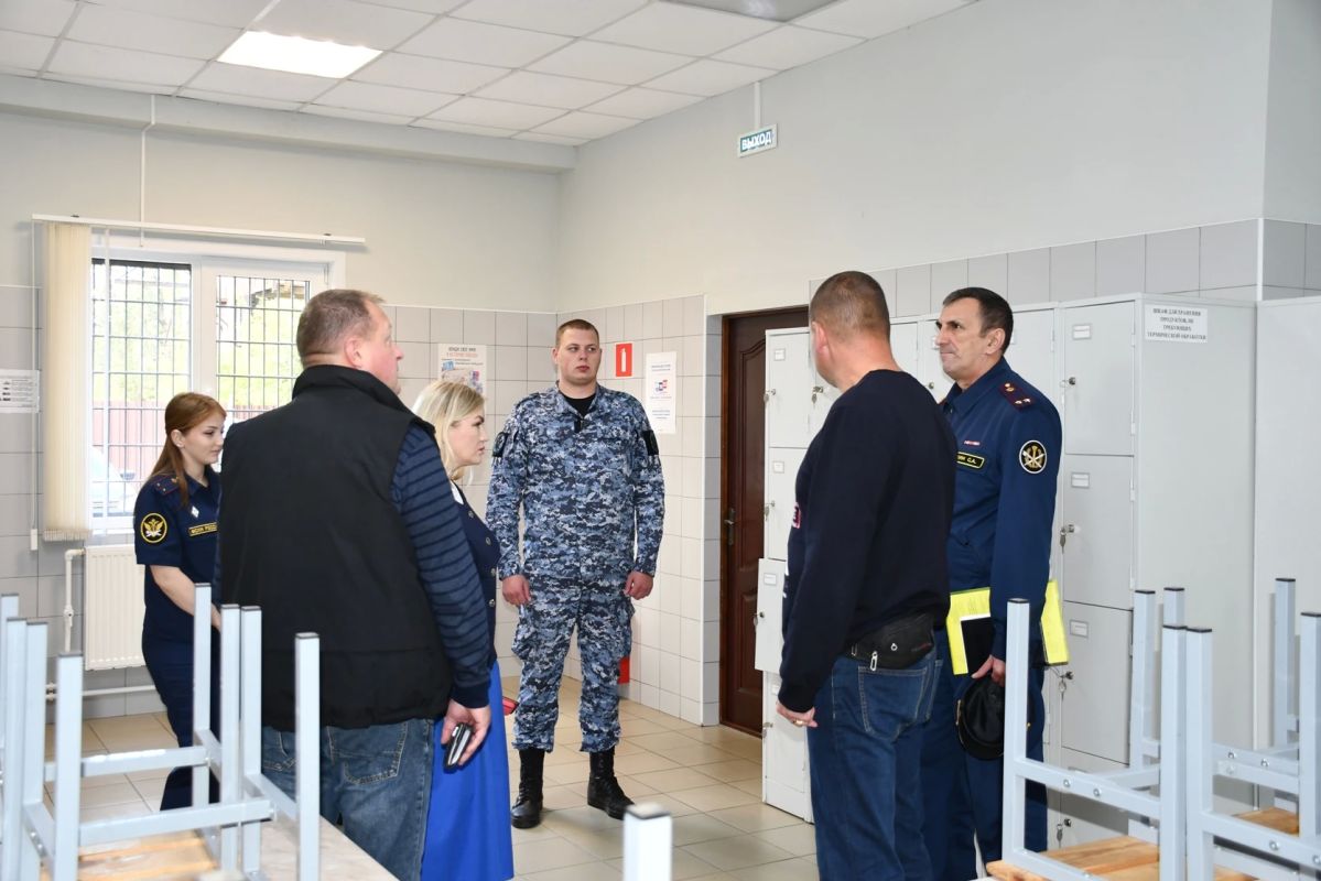 Члены ОНК Псковской области проверили готовность избирательных участков в исправительных центрах Члены ОНК Псковской области проверили готовность избирательных участков в исправительных центрах