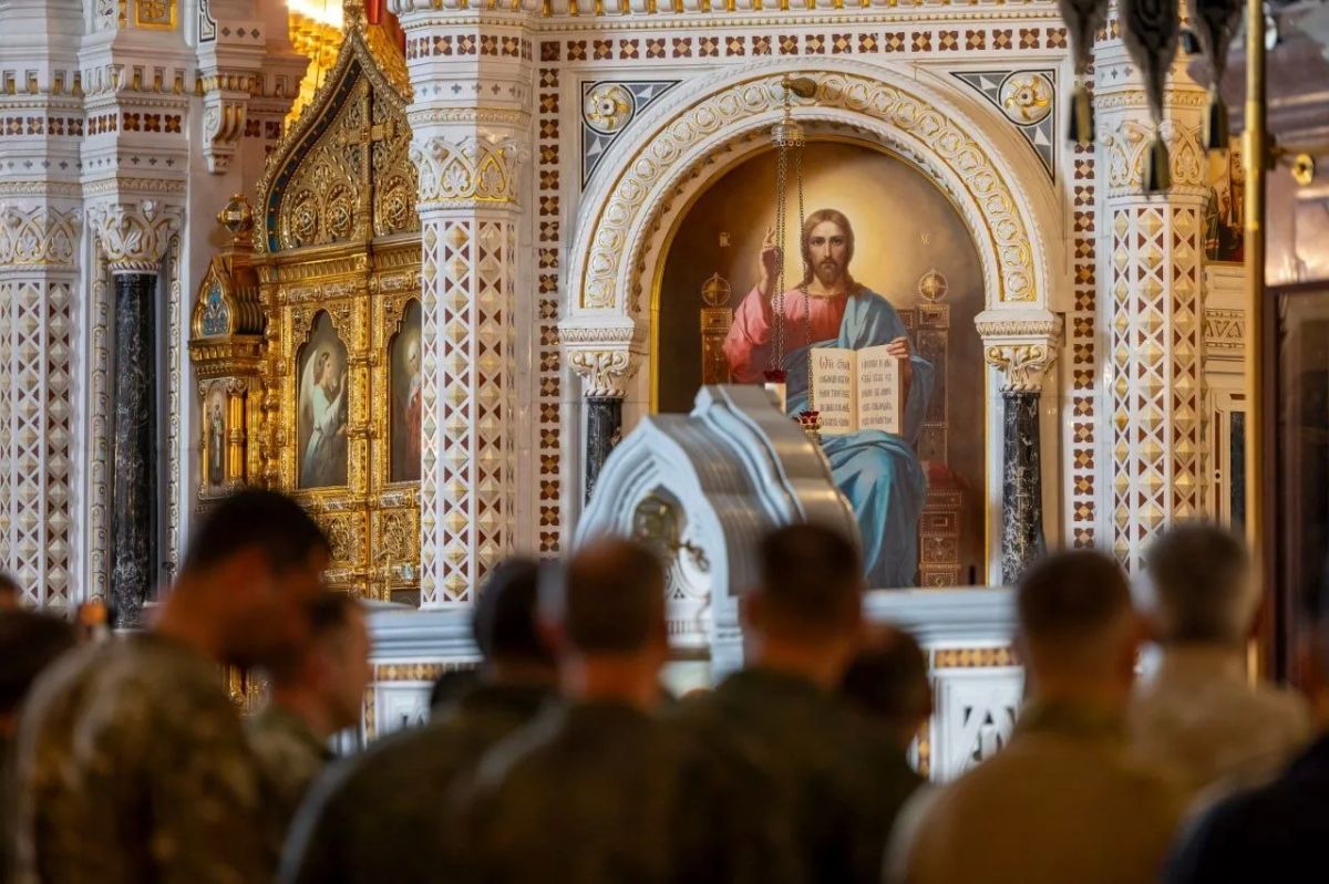 Ветераны СВО и их близкие поклонились мощам святого благоверного князя Дмитрия Донского — покровителя русского воинства Ветераны СВО и их близкие поклонились мощам святого благоверного князя Дмитрия Донского — покровителя русского воинства
