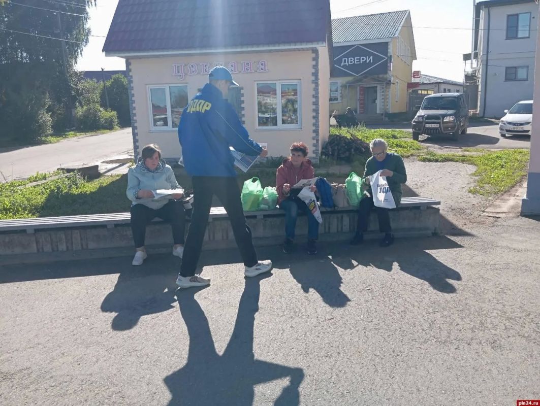 Прямой диалог в районах: «Выездная приемная Слуцкого» собирает жалобы жителей Псковской области Прямой диалог в районах: «Выездная приемная Слуцкого» собирает жалобы жителей Псковской области