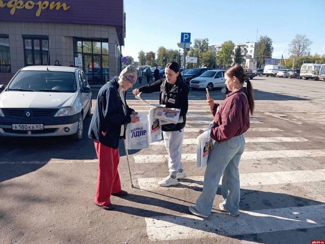 Прямой диалог в районах: «Выездная приемная Слуцкого» собирает жалобы жителей Псковской области Прямой диалог в районах: «Выездная приемная Слуцкого» собирает жалобы жителей Псковской области