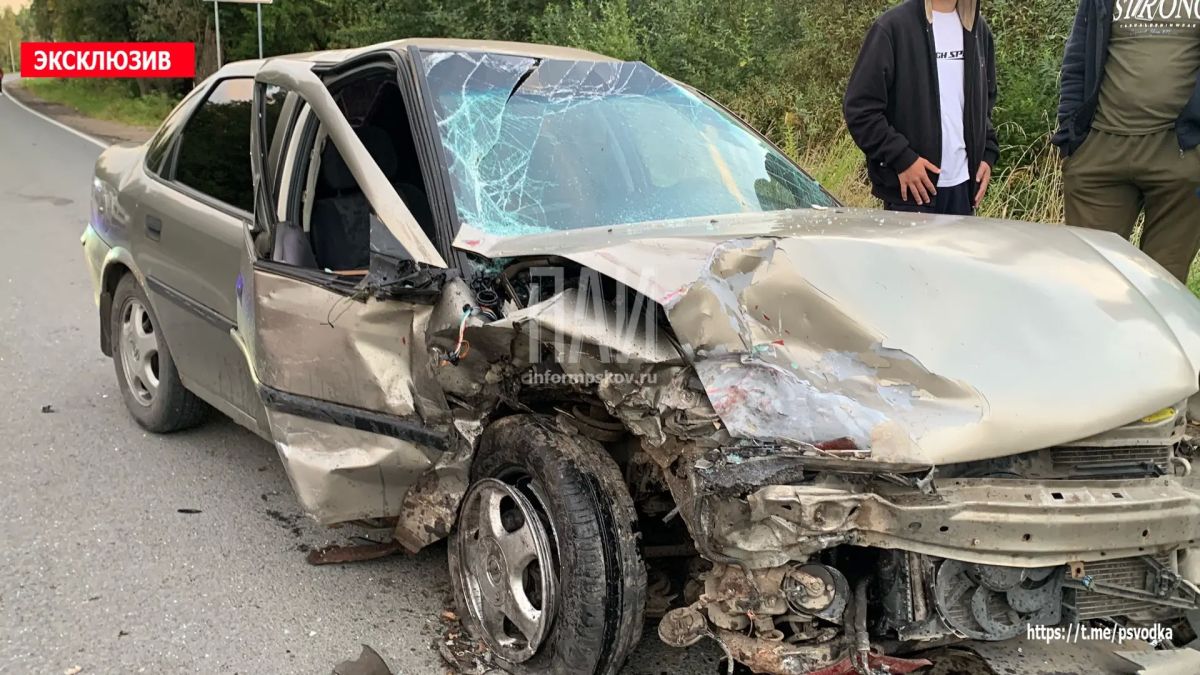 В Псковском районе, на въезде в деревню Ветошка, водитель автомобиля Hyundai Solaris, женщина 1989 года рождения, по предварительным данным, находившаяся в состоянии алкогольного опьянения, не справилась с управлением и... В Псковском районе, на въезде в деревню Ветошка, водитель автомобиля Hyundai Solaris, женщина 1989 года рождения, по предварительным данным, находившаяся в состоянии алкогольного опьянения, не справилась с управлением и...