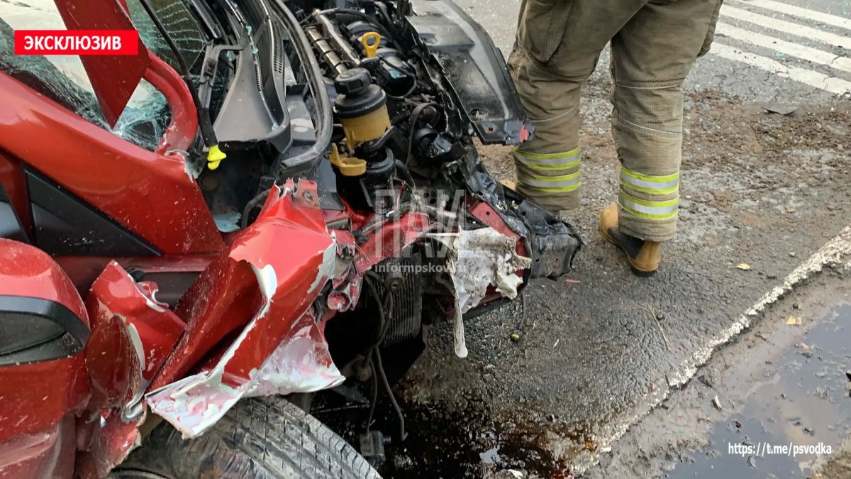 В Псковском районе, на въезде в деревню Ветошка, водитель автомобиля Hyundai Solaris, женщина 1989 года рождения, по предварительным данным, находившаяся в состоянии алкогольного опьянения, не справилась с управлением и... В Псковском районе, на въезде в деревню Ветошка, водитель автомобиля Hyundai Solaris, женщина 1989 года рождения, по предварительным данным, находившаяся в состоянии алкогольного опьянения, не справилась с управлением и...