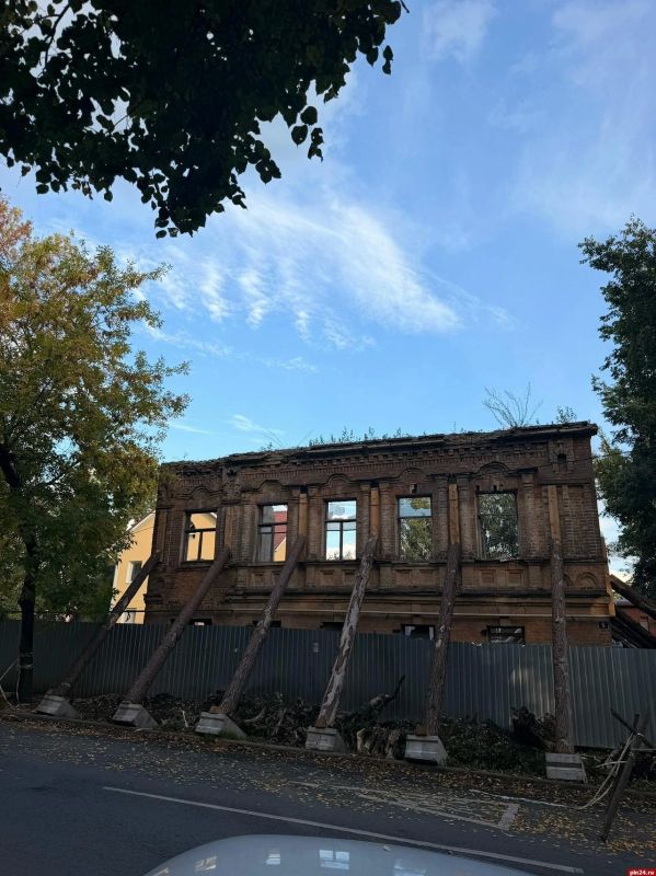 Усадьбу купца Андреева в Пскове укрепили балками ради безопасности археологов Усадьбу купца Андреева в Пскове укрепили балками ради безопасности археологов
