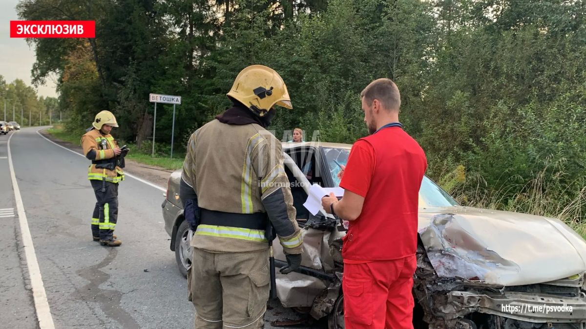 В Псковском районе, на въезде в деревню Ветошка, водитель автомобиля Hyundai Solaris, женщина 1989 года рождения, по предварительным данным, находившаяся в состоянии алкогольного опьянения, не справилась с управлением и... В Псковском районе, на въезде в деревню Ветошка, водитель автомобиля Hyundai Solaris, женщина 1989 года рождения, по предварительным данным, находившаяся в состоянии алкогольного опьянения, не справилась с управлением и...