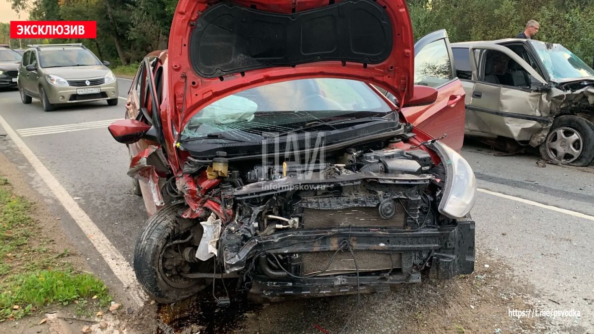 В Псковском районе, на въезде в деревню Ветошка, водитель автомобиля Hyundai Solaris, женщина 1989 года рождения, по предварительным данным, находившаяся в состоянии алкогольного опьянения, не справилась с управлением и... В Псковском районе, на въезде в деревню Ветошка, водитель автомобиля Hyundai Solaris, женщина 1989 года рождения, по предварительным данным, находившаяся в состоянии алкогольного опьянения, не справилась с управлением и...