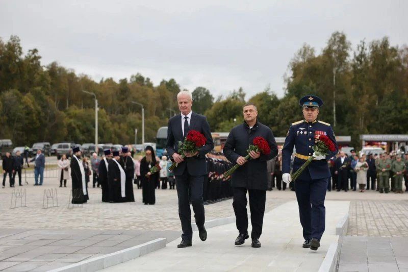 Псковской области отметили региональную памятную дату – День памяти псковичей, погибших при защите Отечества. Она учреждена 18 сентября по инициативе Губернатора Псковской области Михаила Ведерникова Псковской области отметили региональную памятную дату – День памяти псковичей, погибших при защите Отечества. Она учреждена 18 сентября по инициативе Губернатора Псковской области Михаила Ведерникова