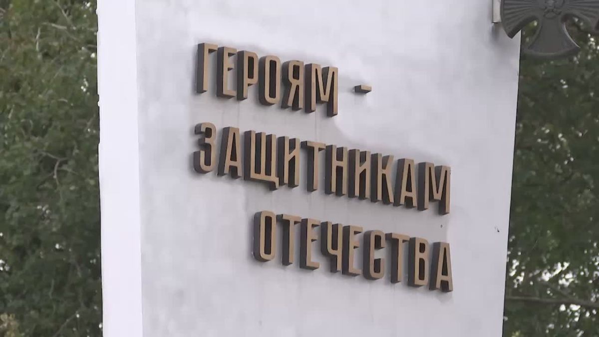 Михаил Ведерников: В День памяти псковичей, погибших при защите Отечества вместе с председателем Законодательного Собрания Александром КОТОВЫМ, врио командира 76-й дивизии Дмитрием ВАСИЛЬЕВЫМ, сенаторами Алексеем НАУМЦОМ и...