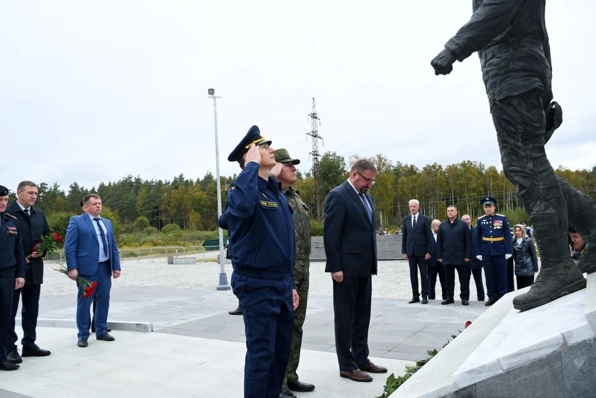 Руководство и сотрудники УФСИН почтили память псковичей, погибших при защите Отечества Руководство и сотрудники УФСИН почтили память псковичей, погибших при защите Отечества