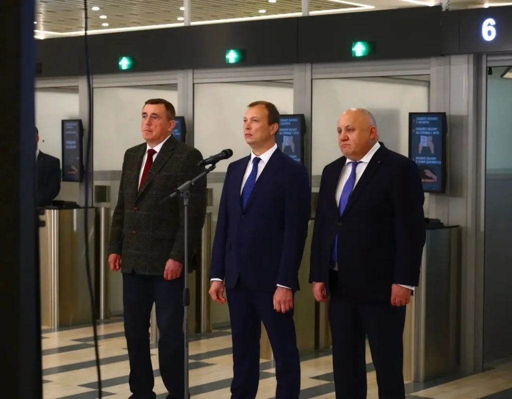 Оснащенный воздушный пункт пропуска Южно-Сахалинск представили Президенту РФ Владимиру Путину Оснащенный воздушный пункт пропуска Южно-Сахалинск представили Президенту РФ Владимиру Путину