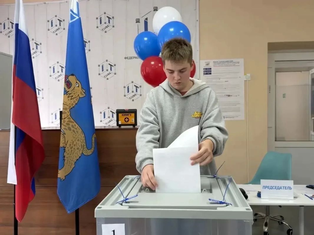 Жители Псковской области активно голосуют на выборах депутатов Госдумы и регионального Заксобрания Жители Псковской области активно голосуют на выборах депутатов Госдумы и регионального Заксобрания