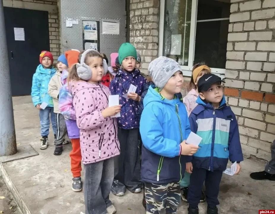 Клубкохвостик или Обнимусик: как детские уголки работают на выборах в Псковской области Клубкохвостик или Обнимусик: как детские уголки работают на выборах в Псковской области